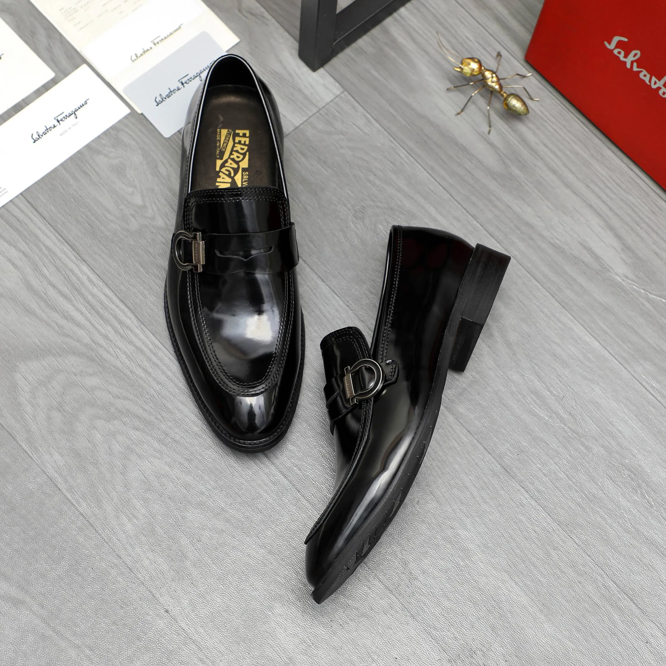 Men's shoes 💰460 Product trademark: Ferragamo "Ferragamo" business slip-on leather shoes Regular size: 39-44 Product materials: Selected high-quality pearlescent cowhide upper, cowhide lining, original outsole